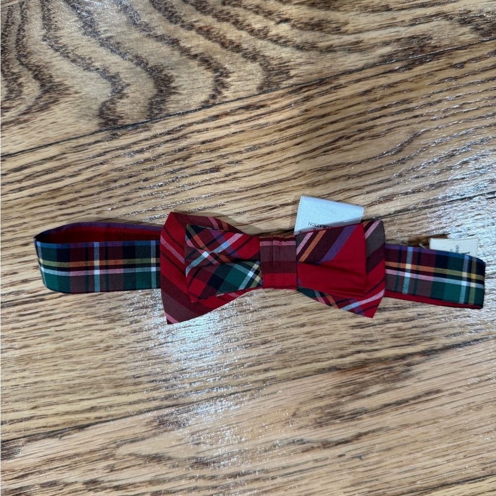Elegant Red and Green Plaid Bow Tie